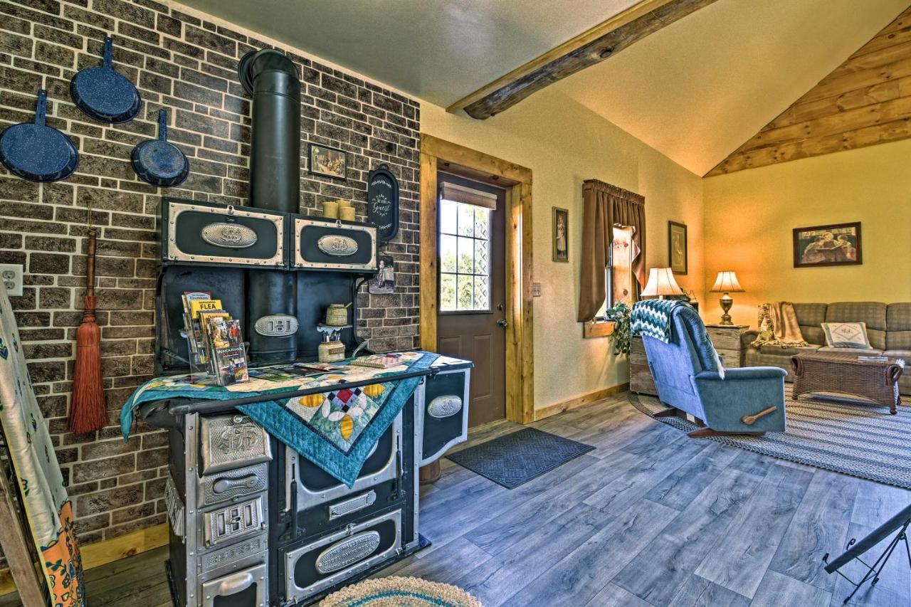Honey House Cabin - A Quiet Countryside Retreat! Nappanee Luaran gambar