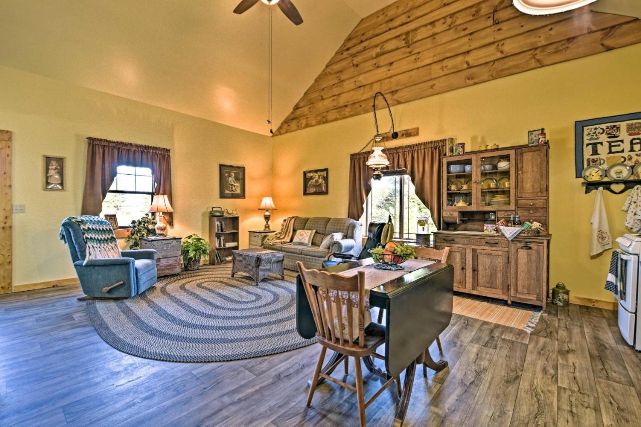Honey House Cabin - A Quiet Countryside Retreat! Nappanee Luaran gambar